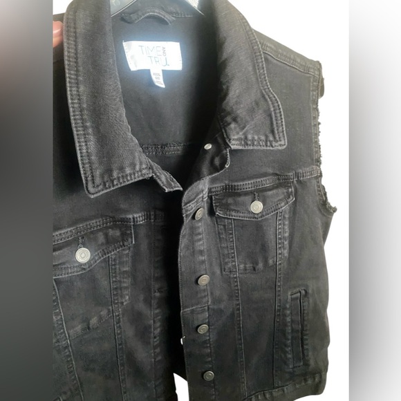 TIME AND TRU Black Faded Denim Wash Jacket, Women’s Plus Size. - Picture 2 of 5